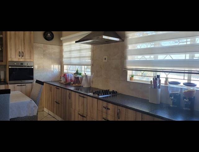 3 BEDROOM HOUSE FOR SALE IN SOUTH CREST